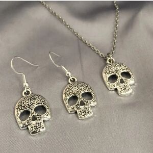 New silver tone skull jewelry set